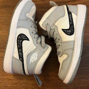 Little kids Nike Air Force 1 sneakers shoe size 13 like new